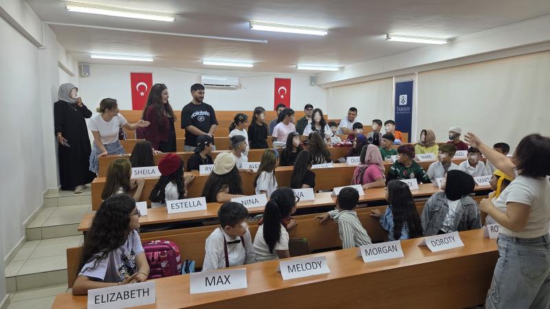 Üniversitemizde Eğlenceli Buluşma: "English in Action" Projesine Ev Sahipliği Ya...